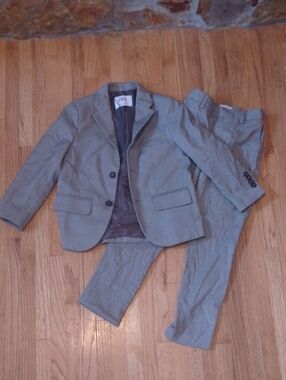 Zara Children's Gray Two-Piece Suit Blazer & Pants Size 6 &7